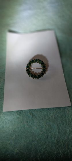 Vintage Weiss Pin. Emerald Green Stones