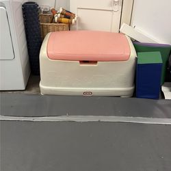 Toy chest pink
