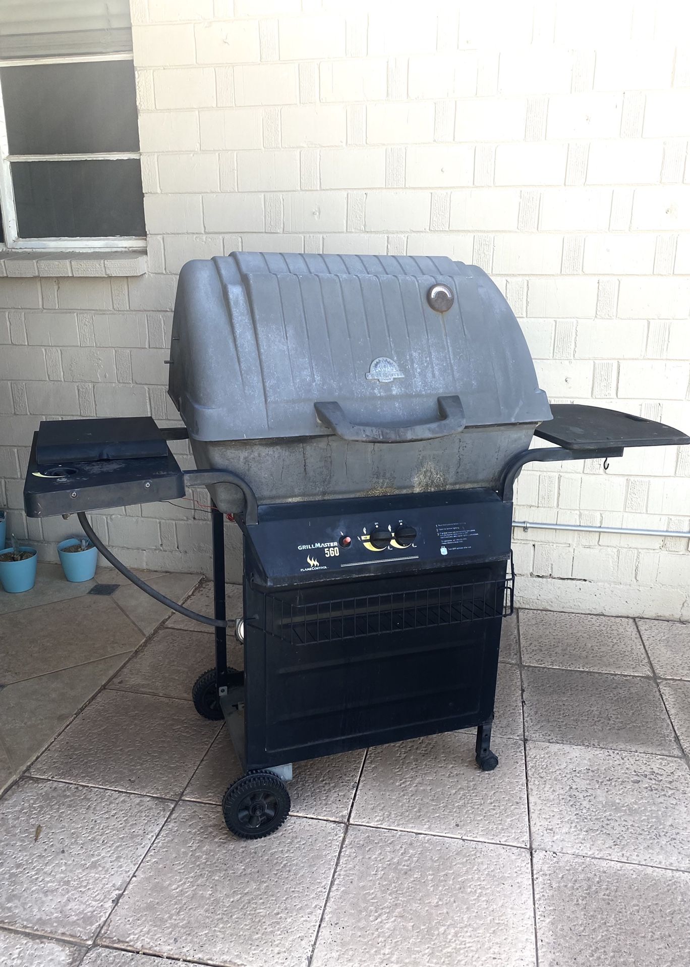 Sunbeam GrillMaster 560 BBQ Grill (needs burner)