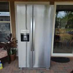 Kenmore Refrigerator 70×36×31