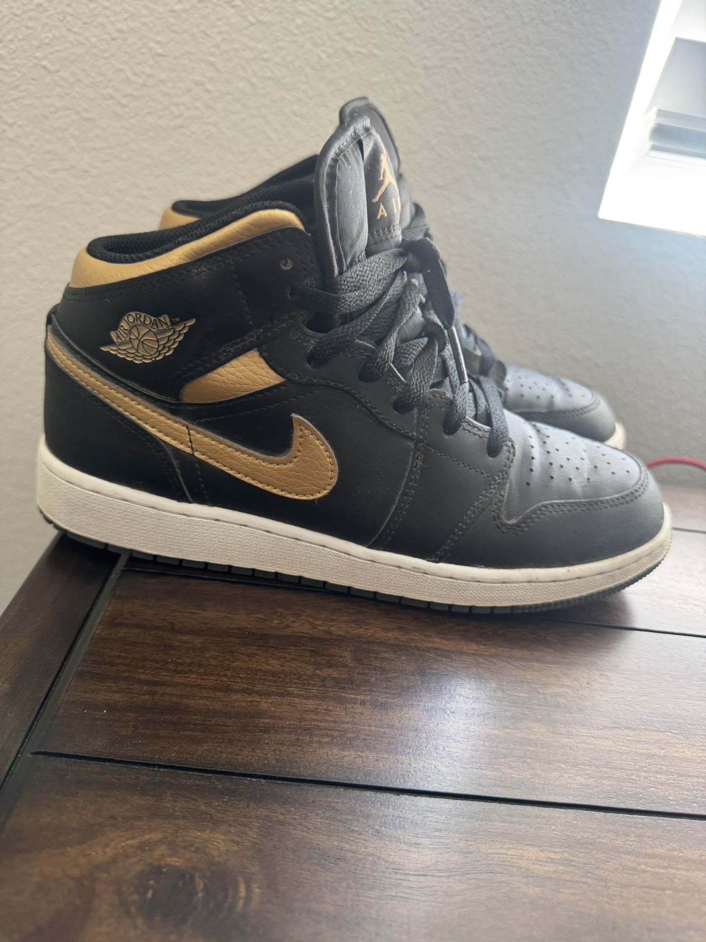 Air Jordan 1 Mid