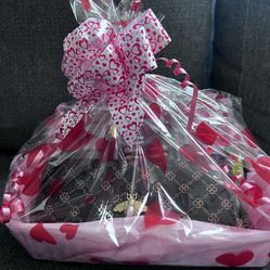 Wallet Gift Basket For Mom 