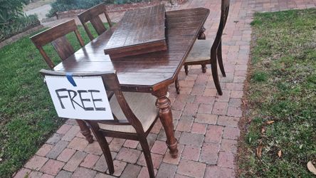 Free dining table set