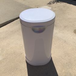 Munchkin Diaper Pail