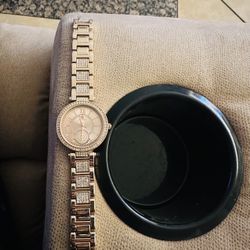 NEW DAISY FUENTES WATCH ROSE GOLD TONE BEAUTIFUL 
