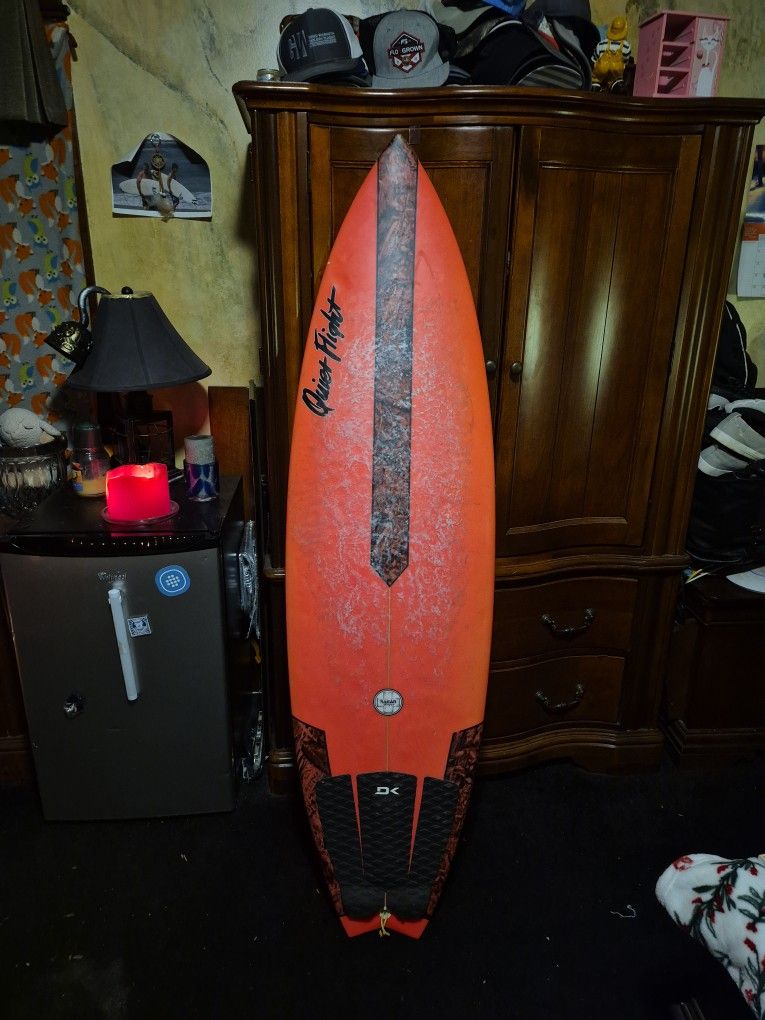 Quiet flight surfboard