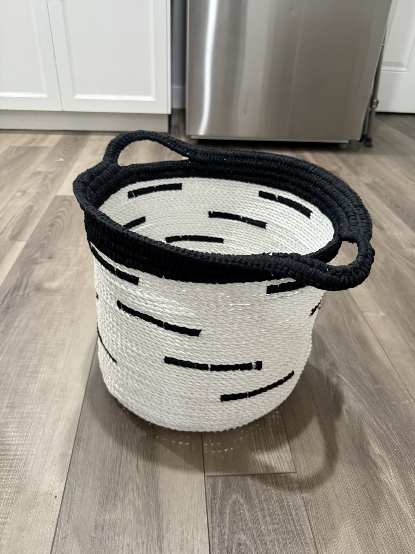 Black & White Woven Rope Basket – Storage / Laundry / Toys