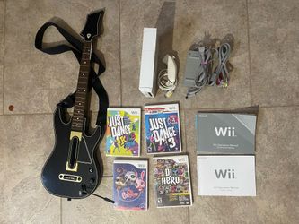 Nintendo Wii 4 Games & Guitar