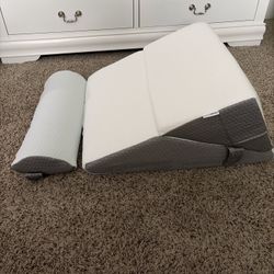 Brand New Bed Wedge Pillow 