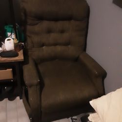 Lift Chair Some Cat Damage On Arms Lift Works Great 
