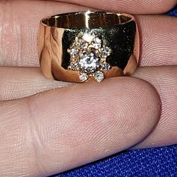 13 Gram 14kt Gold Ring With 1 Kt Diamonds