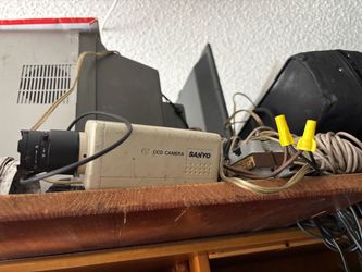 Sanyo b/w camera system with cable and power supply