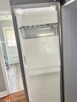 Hisense Stainless Steel Side-by-Side Refrigerator w/ Ice Maker & Water Dispenser – Like New