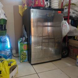 Mini Fridge- Refrigerador Chico