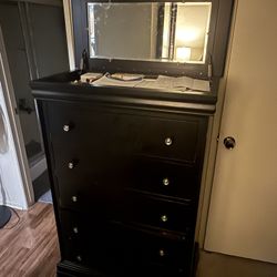 Dresser 