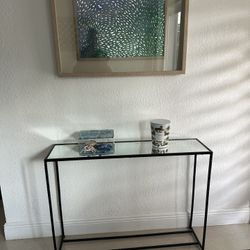 Elegant Accent Table (Foyer/Entrance/Hallway)