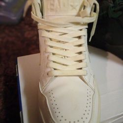 Converse Weapon hi In Triple White AND triple Black,  Both 9.5/10 Condition W Original Box