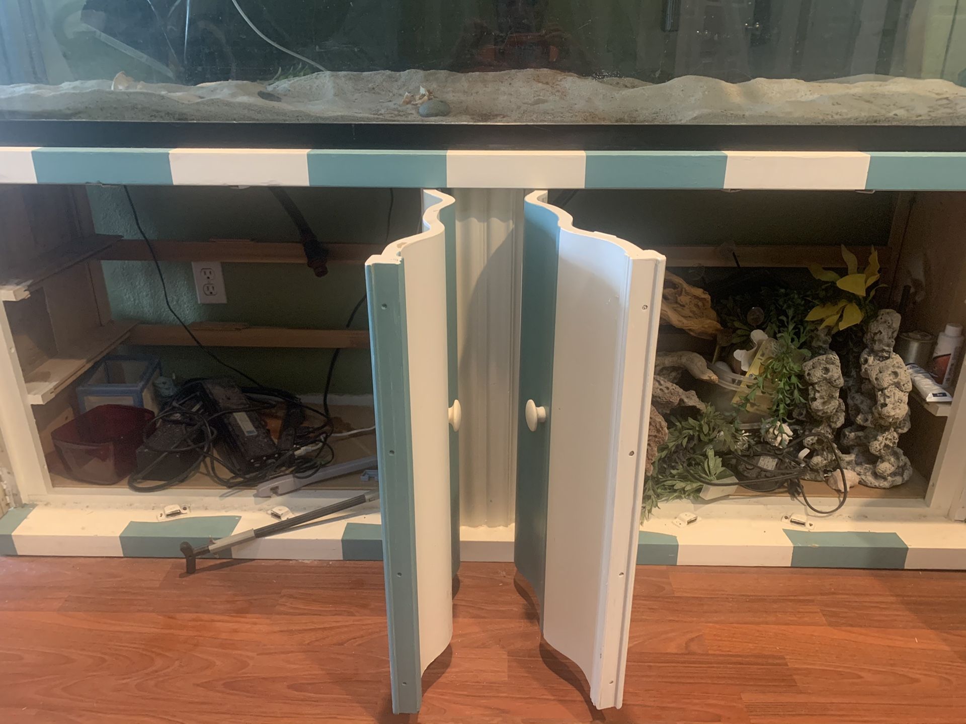 135 gallon fish tank