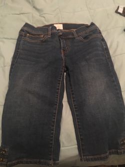 Size 2 women’s Levi capris 5$