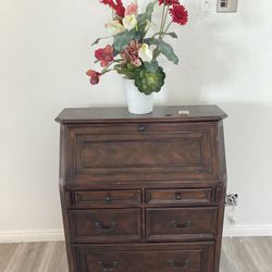 Dresser/ Cabinet 