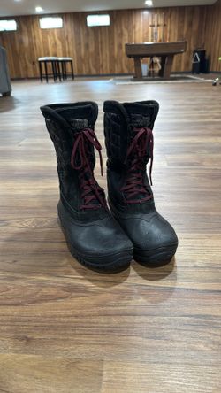 North Face Women’s Winter Boots Size 9