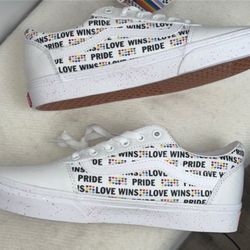 Vans Unisex Men’s 8 Women 10 Pride Tennis Shoes New