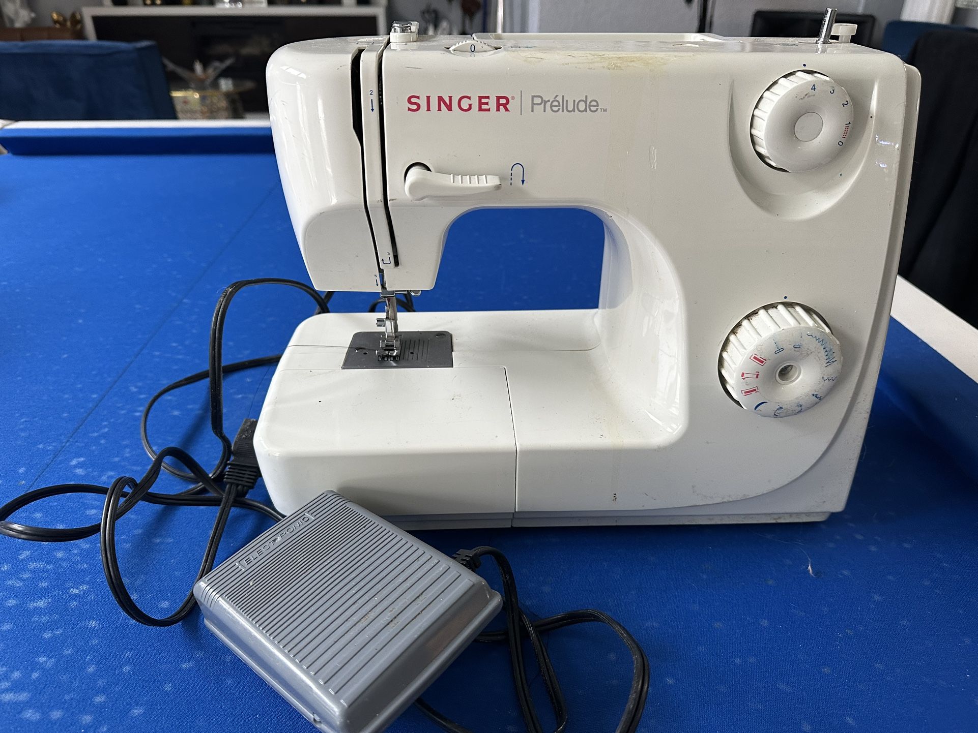 Sewing Machine (Singer)