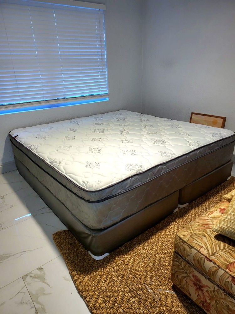 NEW KING PILLOW TOP MATTRESS and BOX SPRING. Bed frame not included 👍