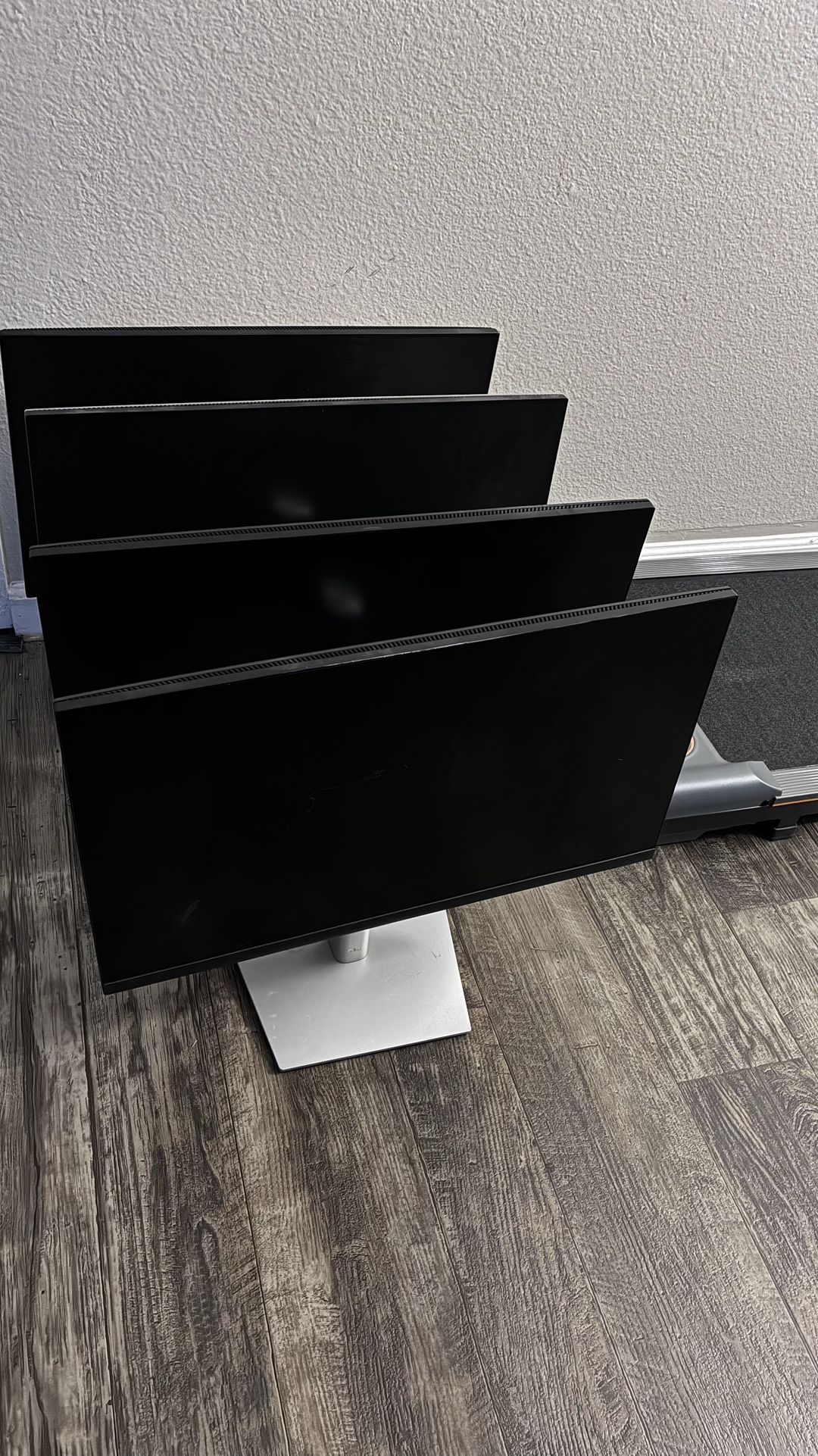 4 24 Inch Monitors