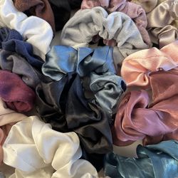 32 Assorted Scrunchies