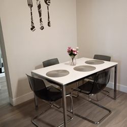 Dinning Table And 4 Chairs 