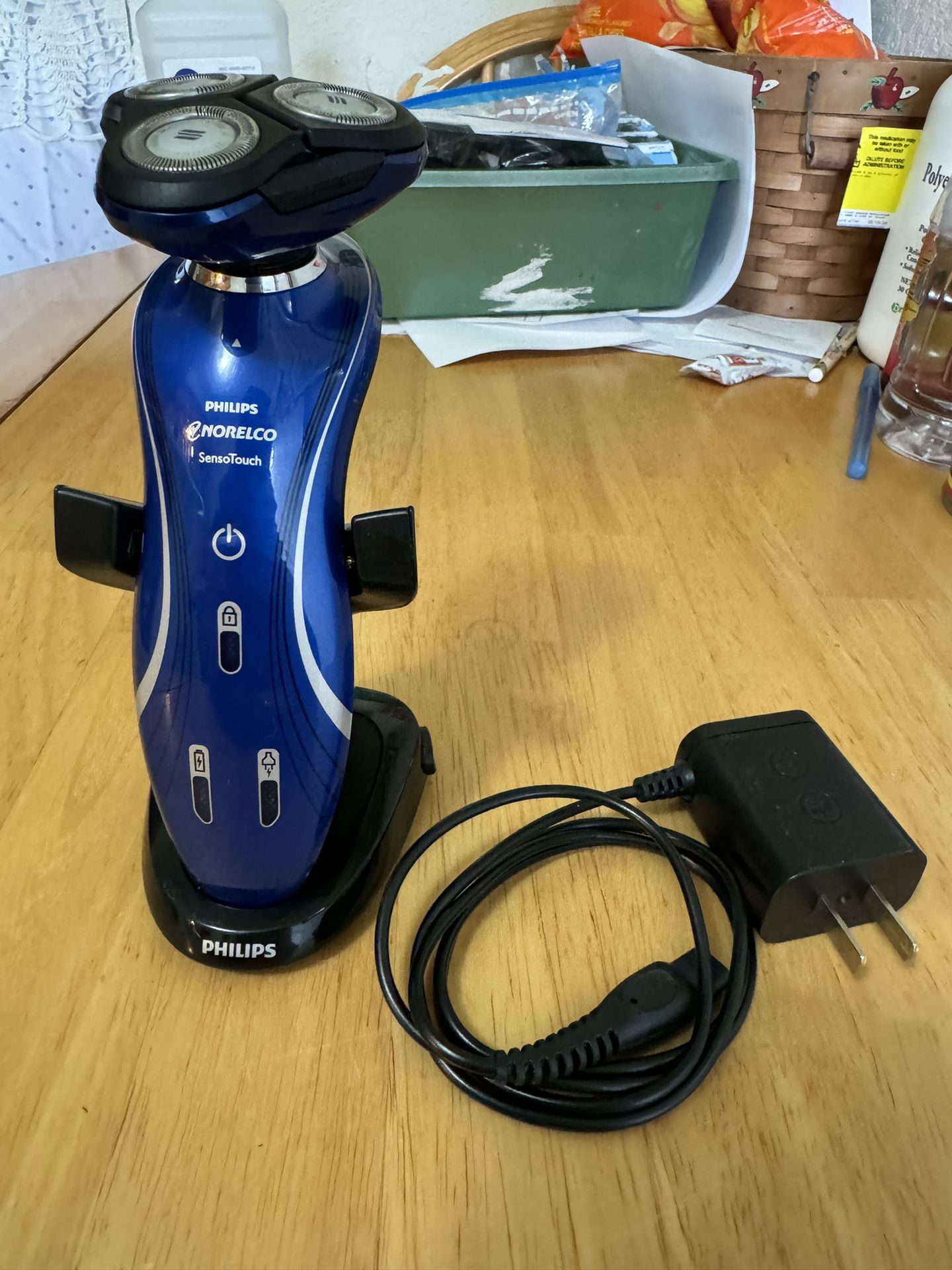 Philips Norelco Shaver 6100 Wet & dry electric shaver, Series 6000