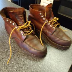 VINTAGE   RED WING  WALKING BOOTS. SUPER SOLES. SIZE. 10.5