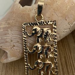 Lucky Pendant With Elephants 