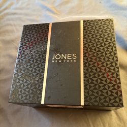 a watch & bracelet set from brand Jones New York !