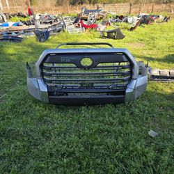 2022-2025 TOYOTA TUNDRA FRONT BUMPER GRILLE JUST SMALL DENT 
F21426