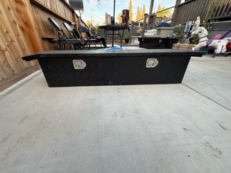 Truck tool box