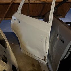 2019 - 2022 SUBARU FORESTER RIGHT REAR DOOR SHELL White color OEM