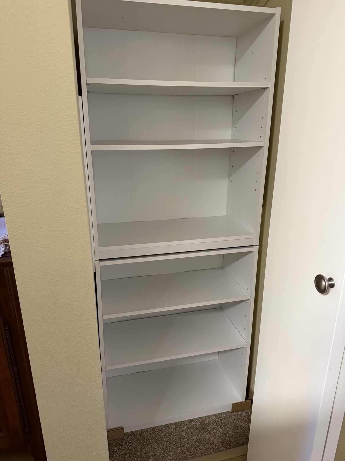 2 White Shelves