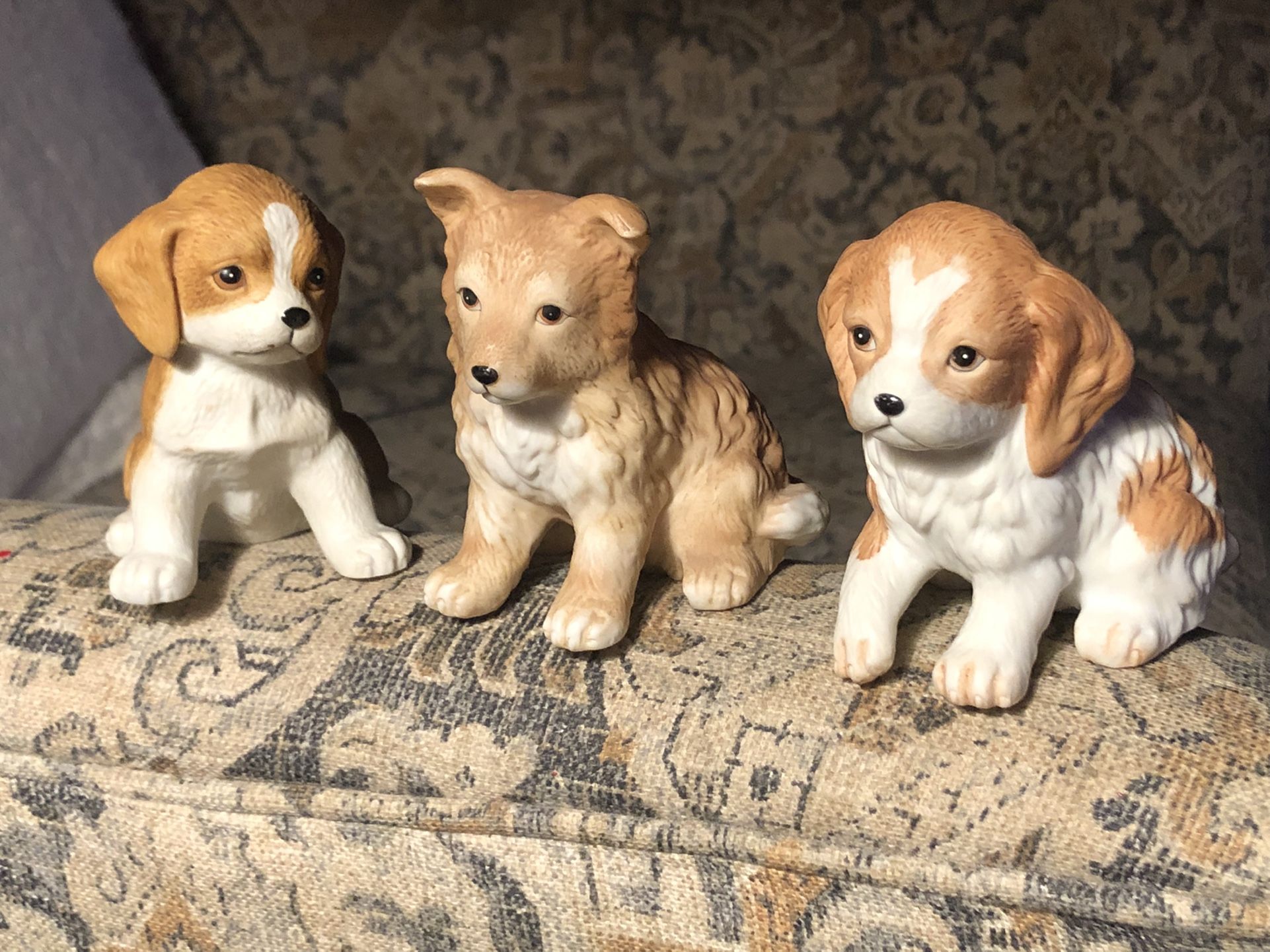 HOMCO PUPPY FIGURES 