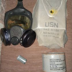 US Navy ND Mark V GAS MASK  w/ Bag, Spare Filters  1950's