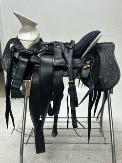 Monturas charra para caballos 100% piel de la mejor calidad y con excelentes diseños  Con todos sus accesorios incluidos  + cincho  + cabezada o corre