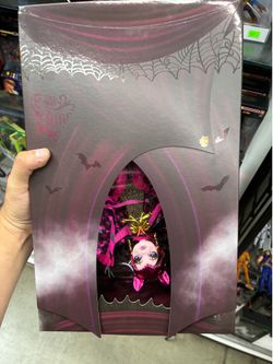 Draculaura