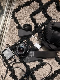 Canon EOS Rebel t7 DSLR Camera with Accessories
