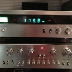 JVC VT900 FM Tuner & VN900 integrated amplifier near mint condition.