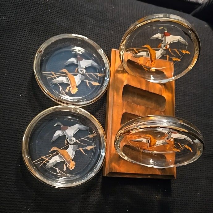Vtg. 4 Glass Ashtrays With Ducks Flying & Wooden Tray Rare!
