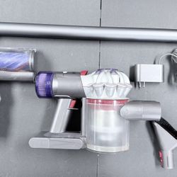 Dyson V7