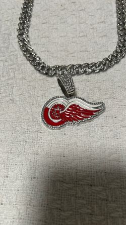 Detroit Red Wings necklace