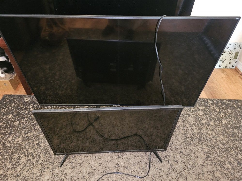 55" TV with WALL MOUNT KIT