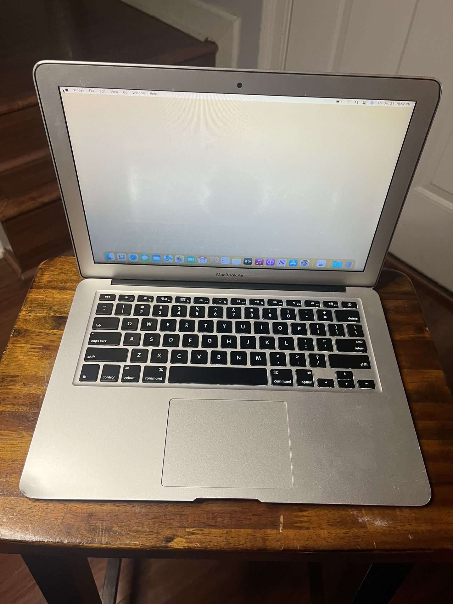 2015 MACBOOK AIR 1.8GHz INTEL i5 CORE 8GB RAM 128GB SSD Normal Battery 13 inches COMES WITH CHARGER